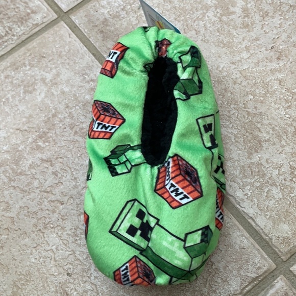 Minecraft Creeper TNT Snuggle Toes Slipper Socks - Picture 7 of 15